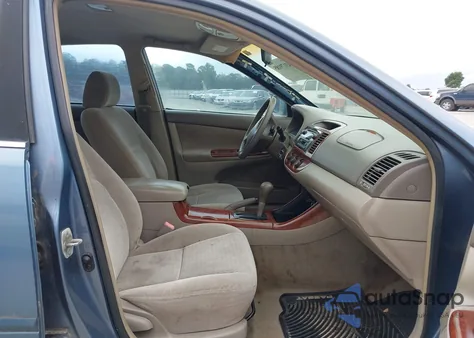 2002 Toyota Camry Le z USA, uszkodzony, nr VIN 4T1BE32K22U573578